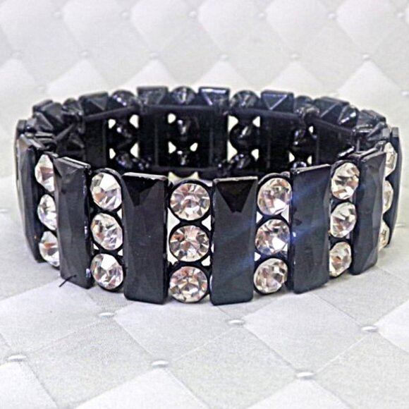 Black glass and clear crystal stretch bracelet w/ rows of rectangle glass beads - Picture 4 of 7